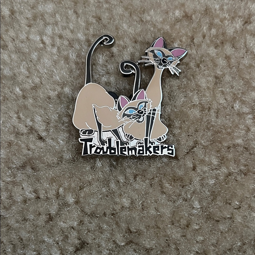 Disney Siamese Cat Troublemakers Trading Pin